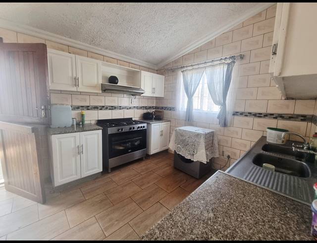 5 BEDROOM HOUSE FOR SALE IN RICHEM